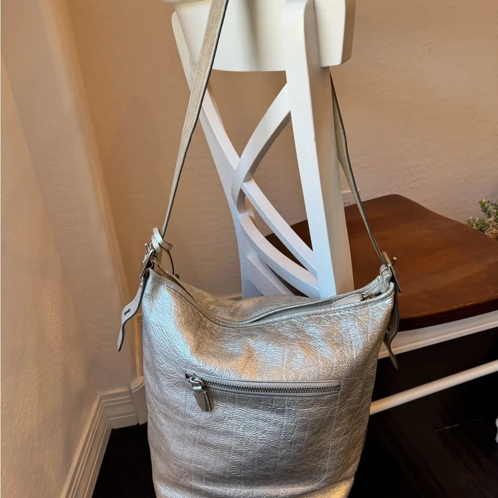 EUC Coach Legacy Duffle Bag in Metallic Leather - Picture 3 of 9